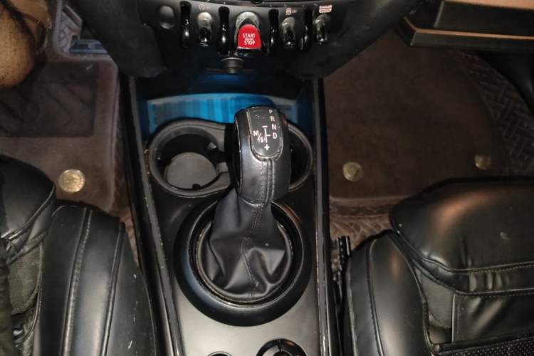 Used MINI Countryman 2017 1.5T COOPER ALL4 Explorer Gear Lever