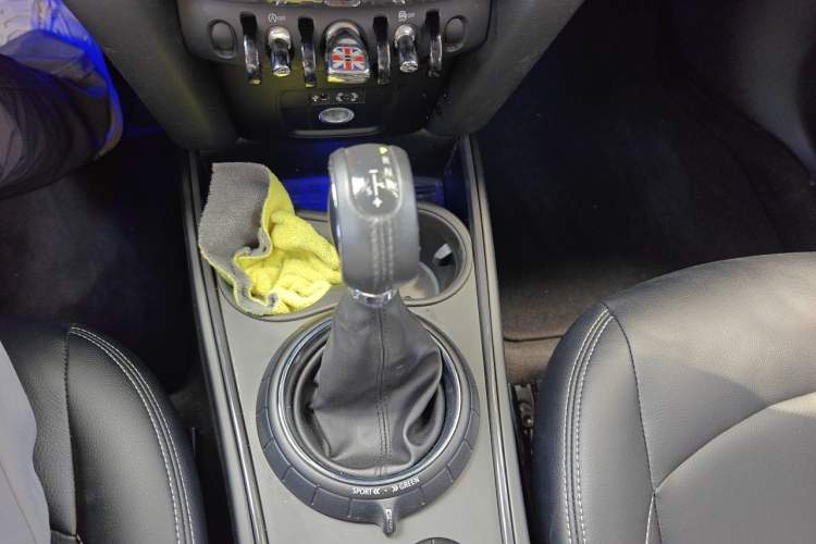 Used MINI Countryman 2017 1.5T COOPER Explorer Gear Lever