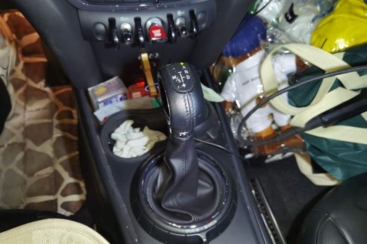 Used MINI Countryman 2017 1.5T COOPER Explorer Gear Lever