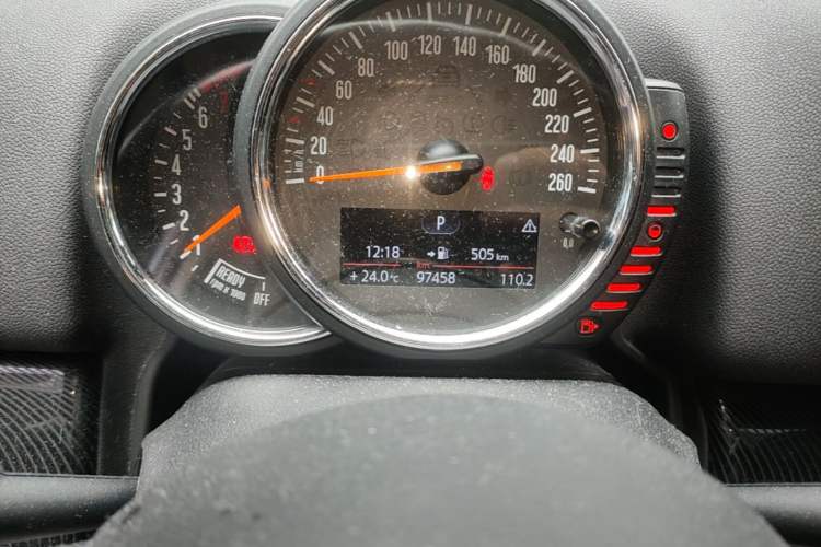 Used MINI Countryman 2017 1.5T COOPER ALL4 Explorer Odometer Close Up