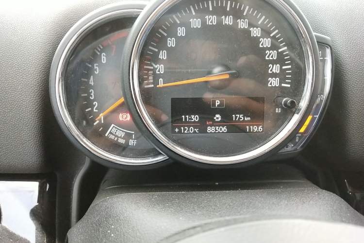 Used MINI Countryman 2017 1.5T COOPER ALL4 Traveler Odometer Close Up