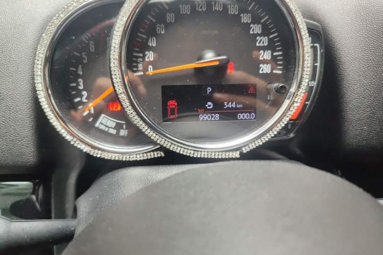 Used MINI Countryman 2017 1.5T COOPER ALL4 Odometer Close Up