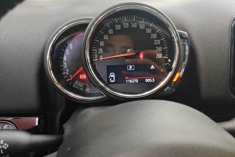 Used MINI Countryman 2017 1.5T COOPER Odometer Close Up