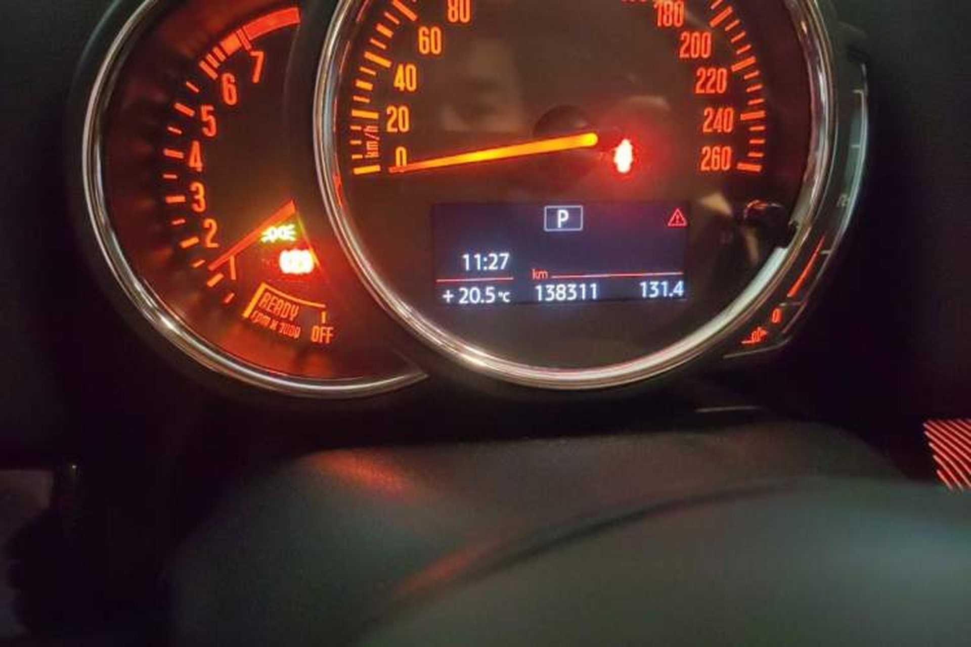 Used MINI Countryman 2017 1.5T COOPER ALL4 Traveler Odometer Close Up