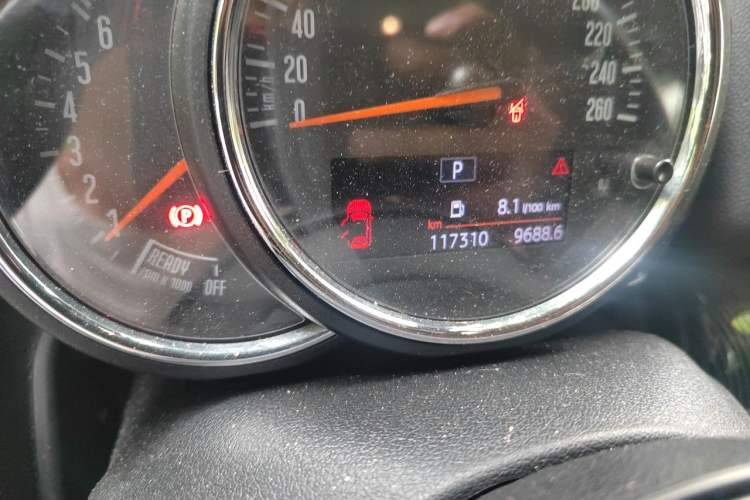 Used MINI Countryman 2017 1.5T COOPER ALL4 Traveler Odometer Close Up
