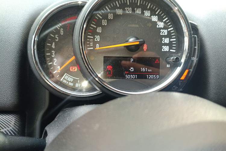 Used MINI Countryman 2017 1.5T COOPER ALL4 Traveler Odometer Close Up
