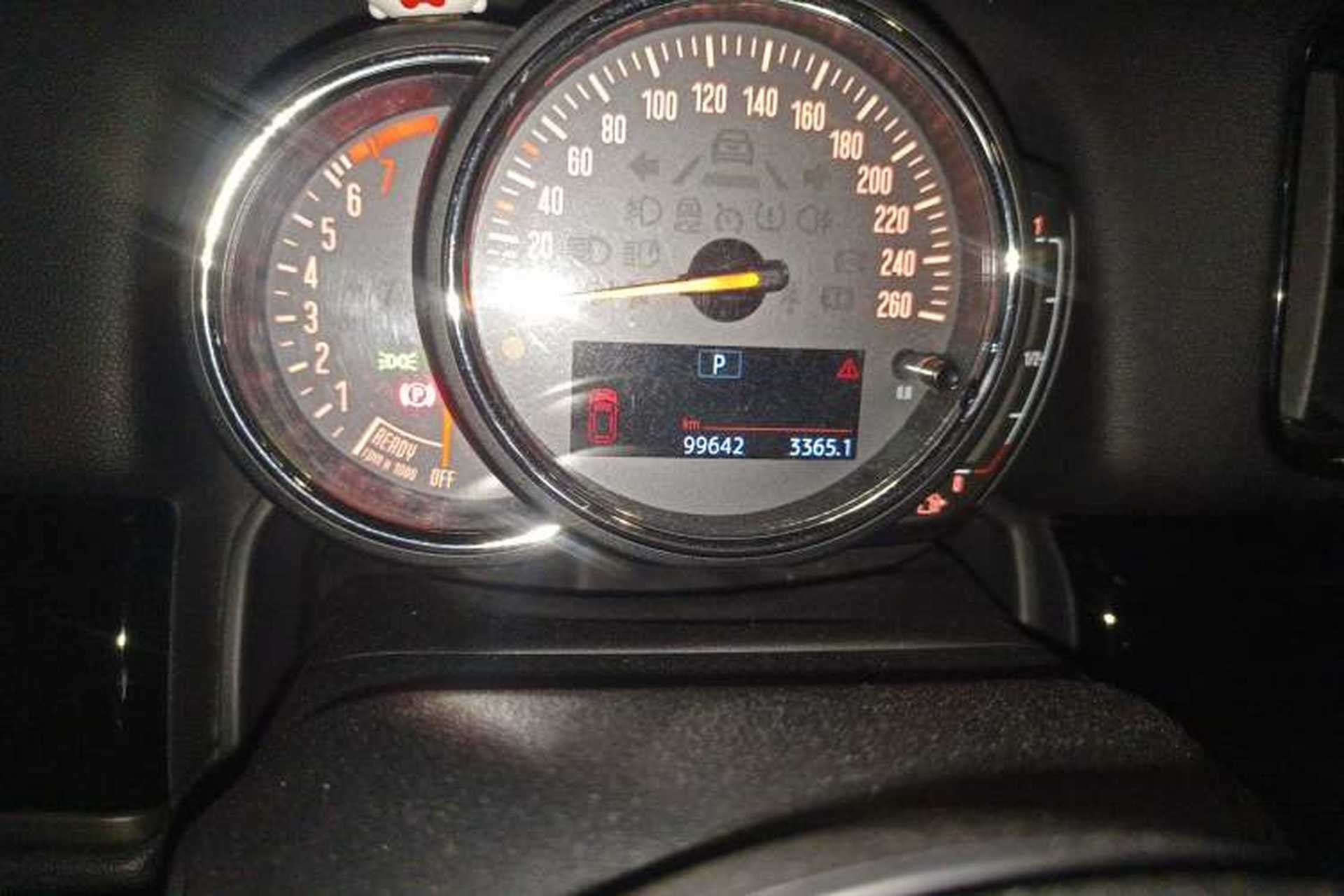 Used MINI Countryman 2017 1.5T COOPER ALL4 Odometer Close Up