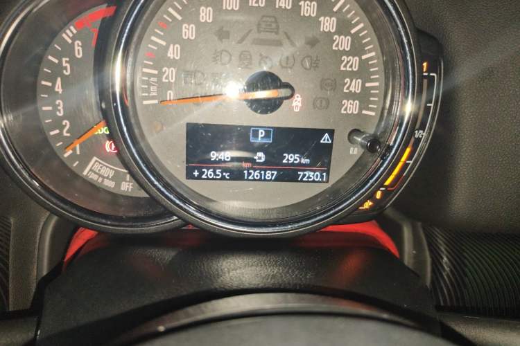 Used MINI Countryman 2017 1.5T COOPER ALL4 Explorer Odometer Close Up