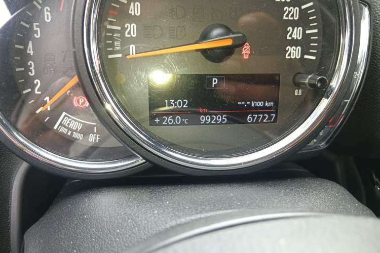Used MINI Countryman 2017 1.5T COOPER ALL4 Odometer Close Up