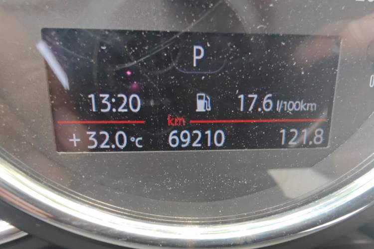 Used MINI Countryman 2017 1.5T COOPER Explorer Odometer Close Up