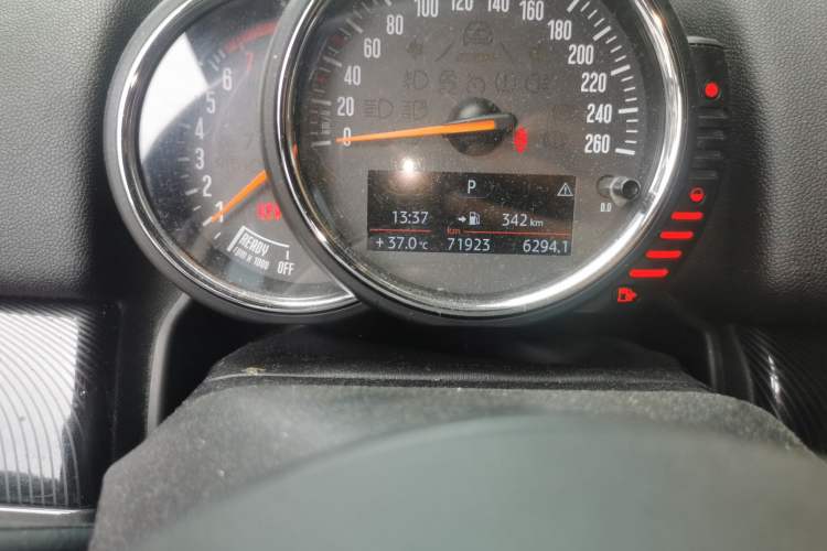 Used MINI Countryman 2017 1.5T COOPER ALL4 Traveler Odometer Close Up