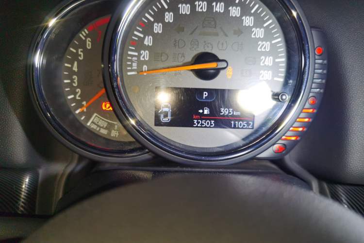 Used MINI Countryman 2017 1.5T COOPER Explorer Odometer Close Up