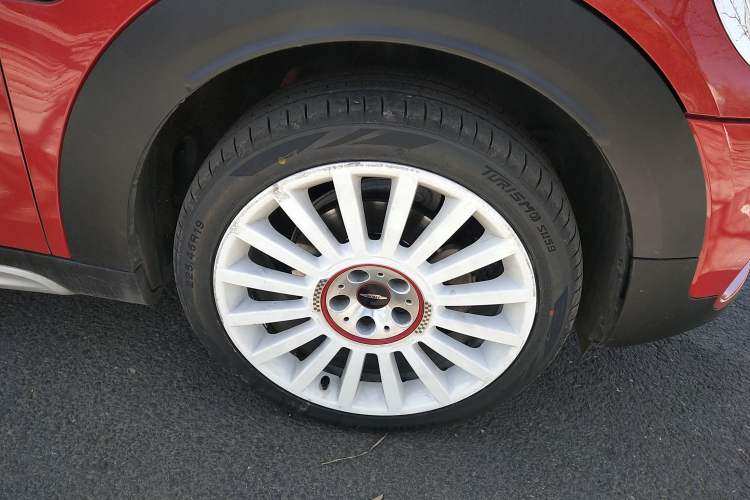 Used MINI Countryman 2017 1.5T COOPER ALL4 Traveler Right Front Wheel Hub