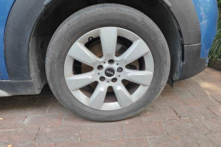 Used MINI Countryman 2017 1.5T COOPER Right Front Wheel Hub