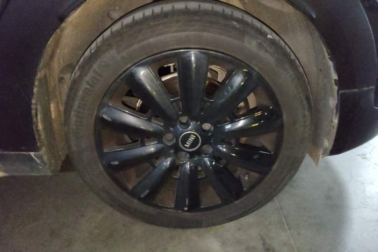 Used MINI Countryman 2017 1.5T COOPER ALL4 Traveler Right Front Wheel Hub