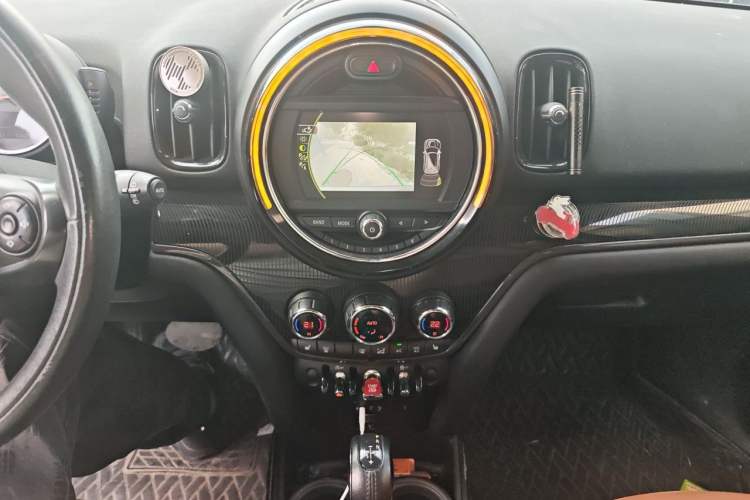 Used MINI Countryman 2017 1.5T COOPER ALL4 Traveler Audio And AC Panel