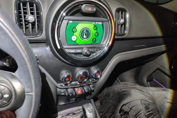 Used MINI Countryman 2017 1.5T COOPER ALL4 Traveler Audio And AC Panel