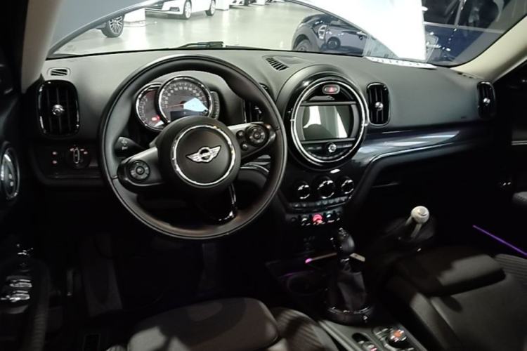 Used MINI Countryman 2017 1.5T COOPER ALL4 Center Console