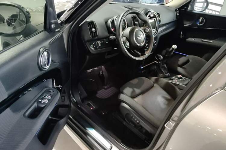 Used MINI Countryman 2017 1.5T COOPER ALL4 Driver Seat