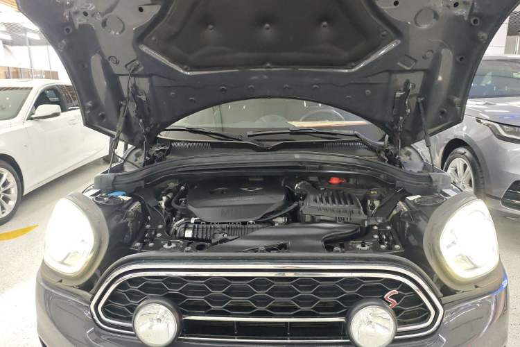 Used MINI Countryman 2017 2.0T COOPER S ALL4 Traveler Engine Bay