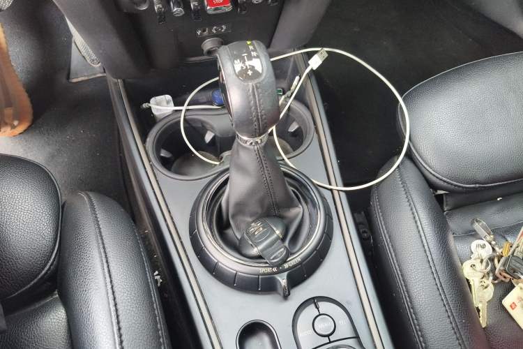 Used MINI Countryman 2017 1.5T COOPER ALL4 Gear Lever