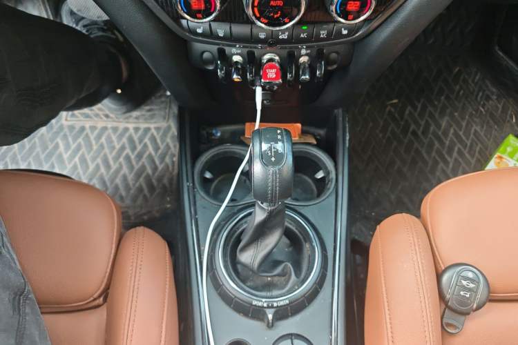 Used MINI Countryman 2017 1.5T COOPER ALL4 Traveler Gear Lever