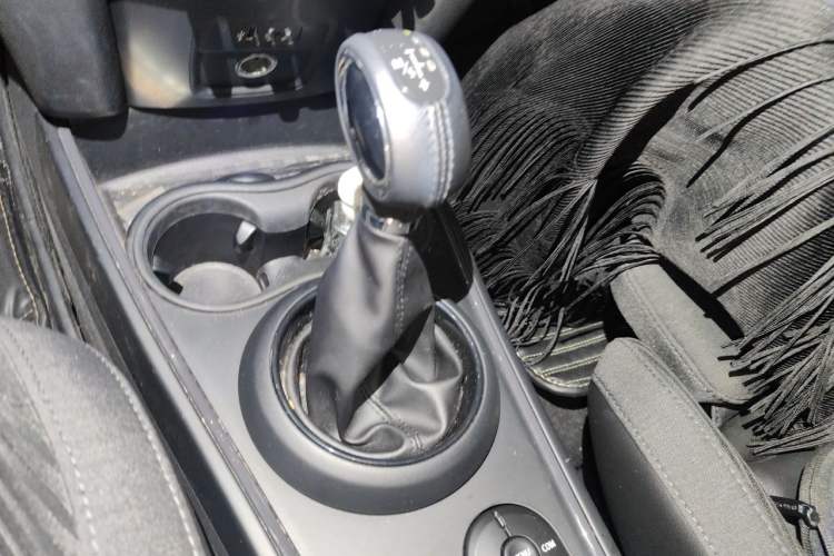 Used MINI Countryman 2017 1.5T COOPER ALL4 Traveler Gear Lever