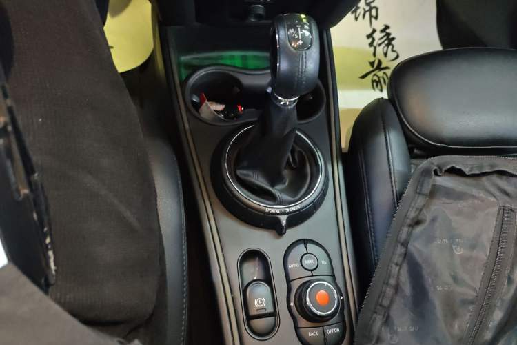 Used MINI Countryman 2017 1.5T COOPER ALL4 Gear Lever