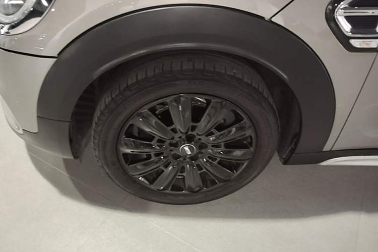 Used MINI Countryman 2017 1.5T COOPER ALL4 Left Front Wheel Hub