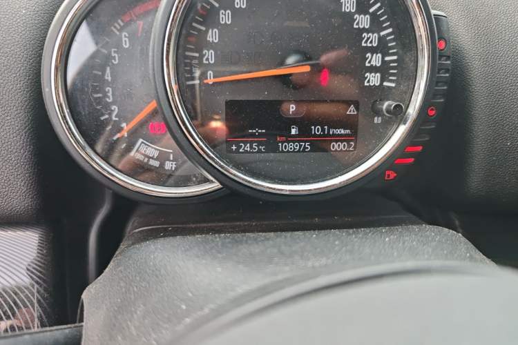Used MINI Countryman 2017 1.5T COOPER ALL4 Traveler Odometer Close Up