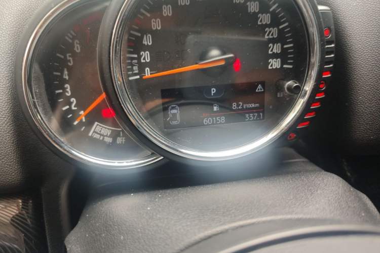Used MINI Countryman 2017 1.5T COOPER ALL4 Traveler Odometer Close Up