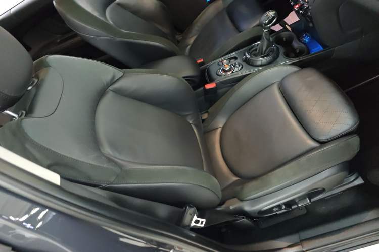 Used MINI Countryman 2017 2.0T COOPER S ALL4 Traveler Right Front Seat
