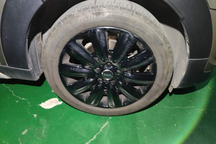 Used MINI Countryman 2017 1.5T COOPER ALL4 Traveler Right Front Wheel Hub