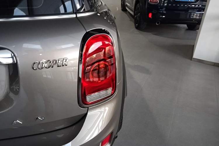Used MINI Countryman 2017 1.5T COOPER ALL4 Right Rear Taillight