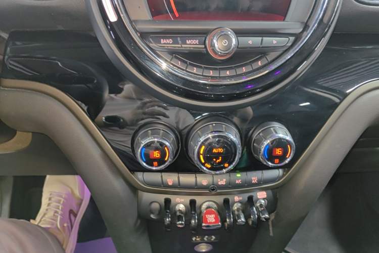 Used MINI Countryman 2017 2.0T COOPER S ALL4 Audio And AC Panel