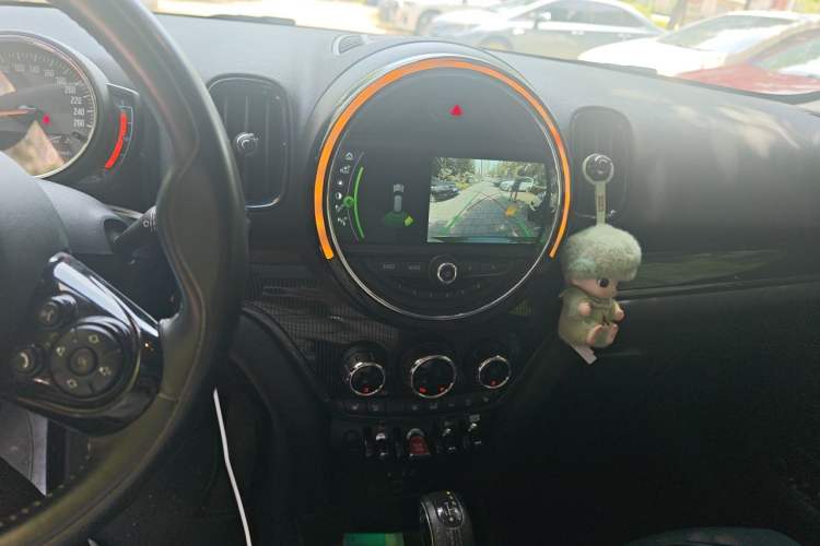 Used MINI Countryman 2017 1.5T COOPER ALL4 Very Holiday Edition British Green Audio And AC Panel