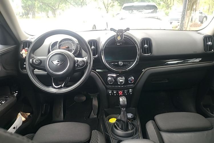 Used MINI Countryman 2017 1.5T COOPER ALL4 Center Console
