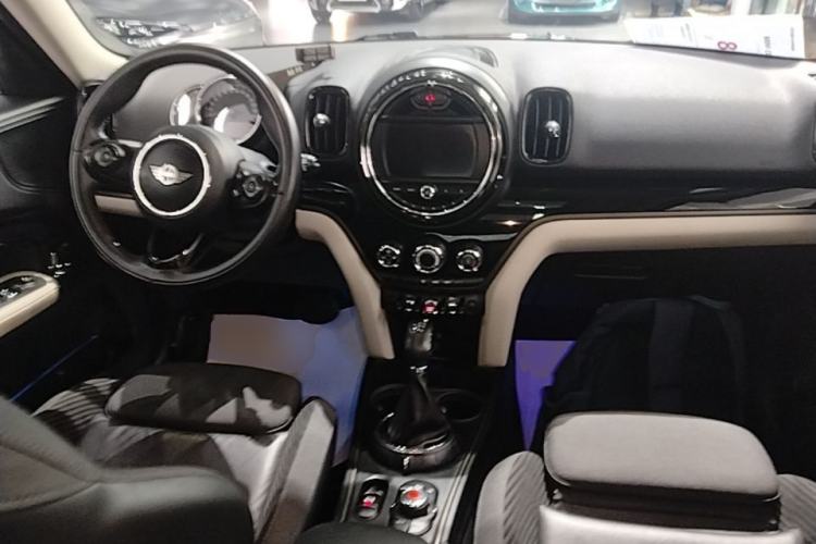 Used MINI Countryman 2017 1.5T COOPER ALL4 Center Console