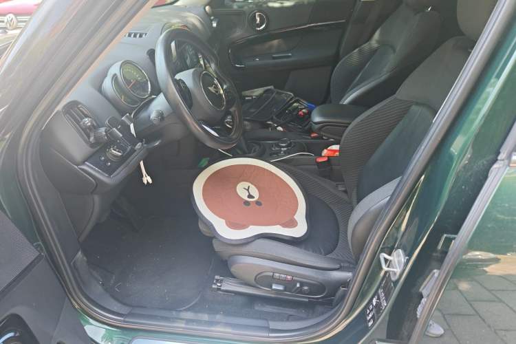 Used MINI Countryman 2017 1.5T COOPER ALL4 Very Holiday Edition British Green Driver Seat