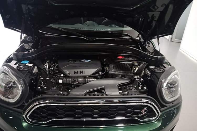 Used MINI Countryman 2017 2.0T COOPER S ALL4 Engine Bay