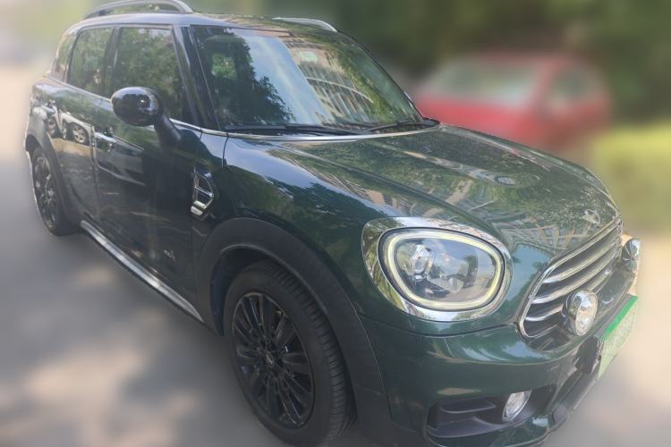 Used MINI Countryman 2017 1.5T COOPER ALL4 Very Holiday Edition British Green Front Right 45 Deg