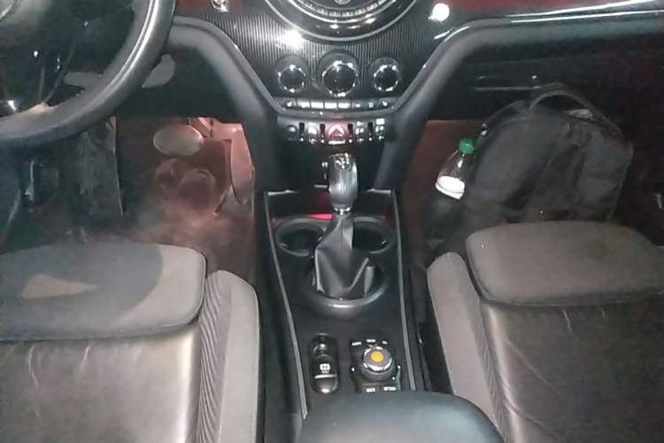 Used MINI Countryman 2017 1.5T COOPER ALL4 Traveler Gear Lever