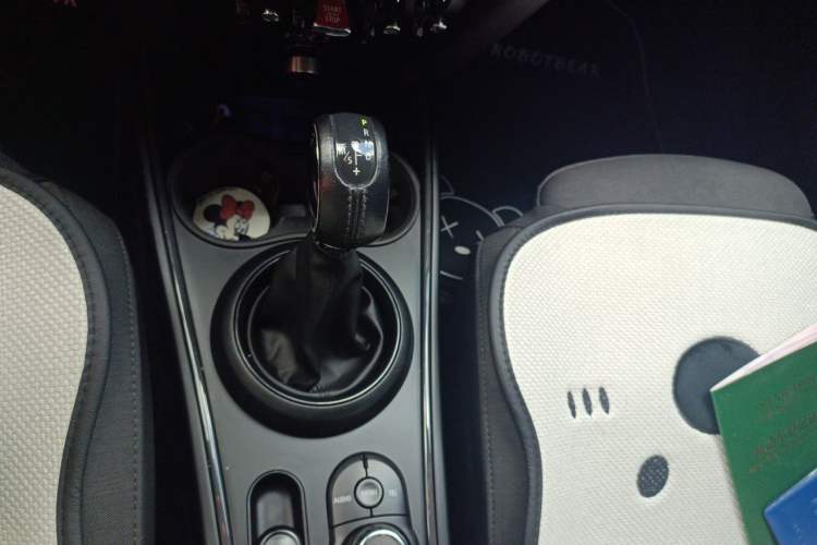 Used MINI Countryman 2017 1.5T COOPER ALL4 Traveler Gear Lever