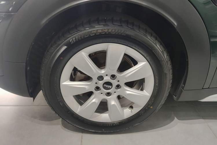 Used MINI Countryman 2017 1.5T COOPER Left Front Wheel Hub