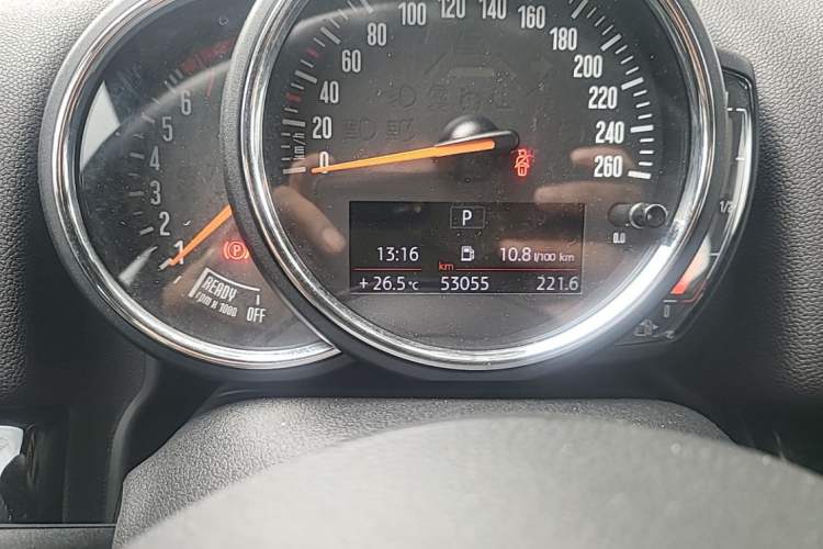 Used MINI Countryman 2017 1.5T COOPER ALL4 Odometer Close Up