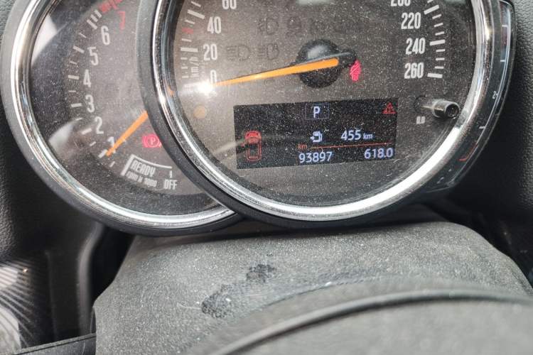 Used MINI Countryman 2017 1.5T COOPER ALL4 Traveler Odometer Close Up