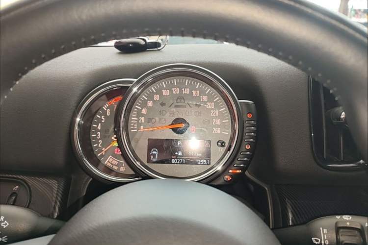 Used MINI Countryman 2017 1.5T COOPER ALL4 Traveler Odometer Close Up