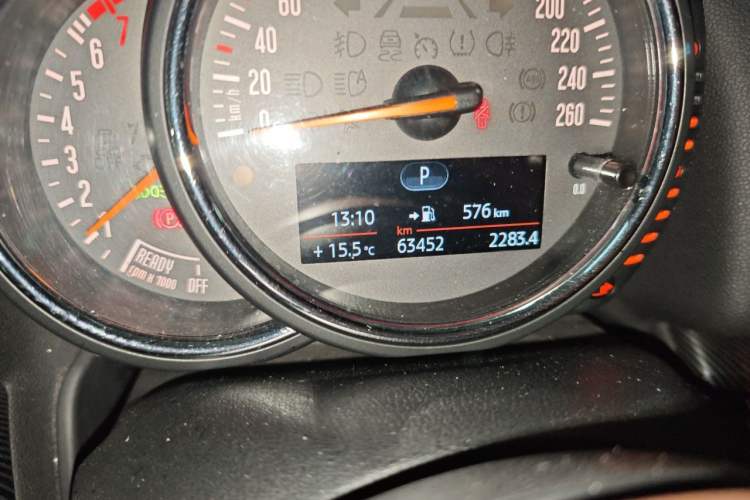 Used MINI Countryman 2017 1.5T COOPER ALL4 Explorer Odometer Close Up