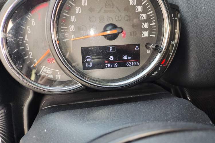 Used MINI Countryman 2017 1.5T COOPER ALL4 Traveler Odometer Close Up