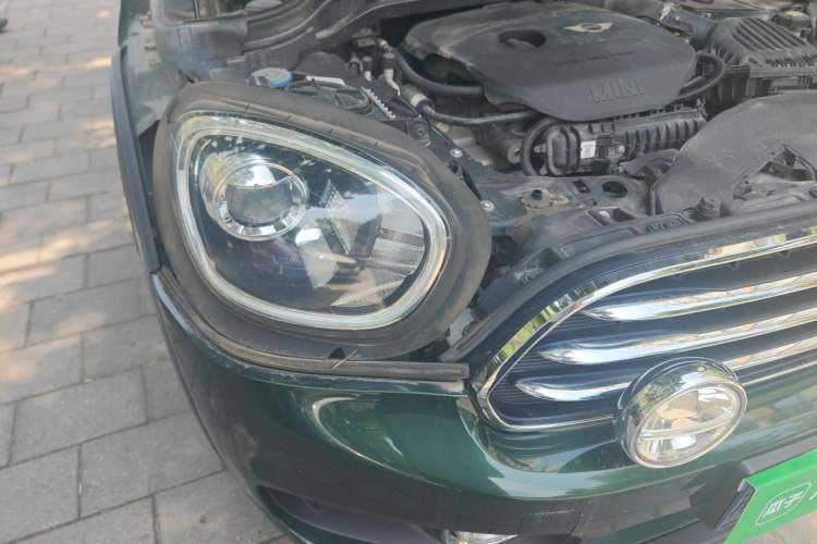 Used MINI Countryman 2017 1.5T COOPER ALL4 Very Holiday Edition British Green Right Front Headlight